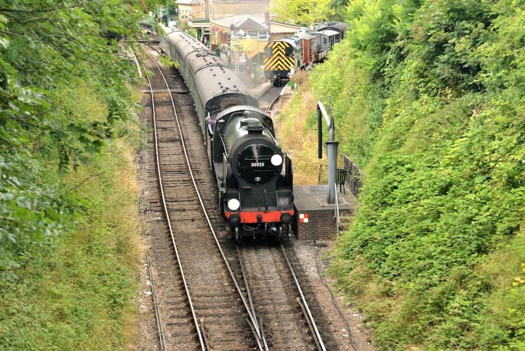 Villa Cosy House, A Train Spotter'S Delight! New Alresford Exterior foto